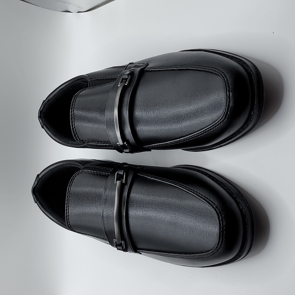 Max +Jake black boy's size 3 dress shoes